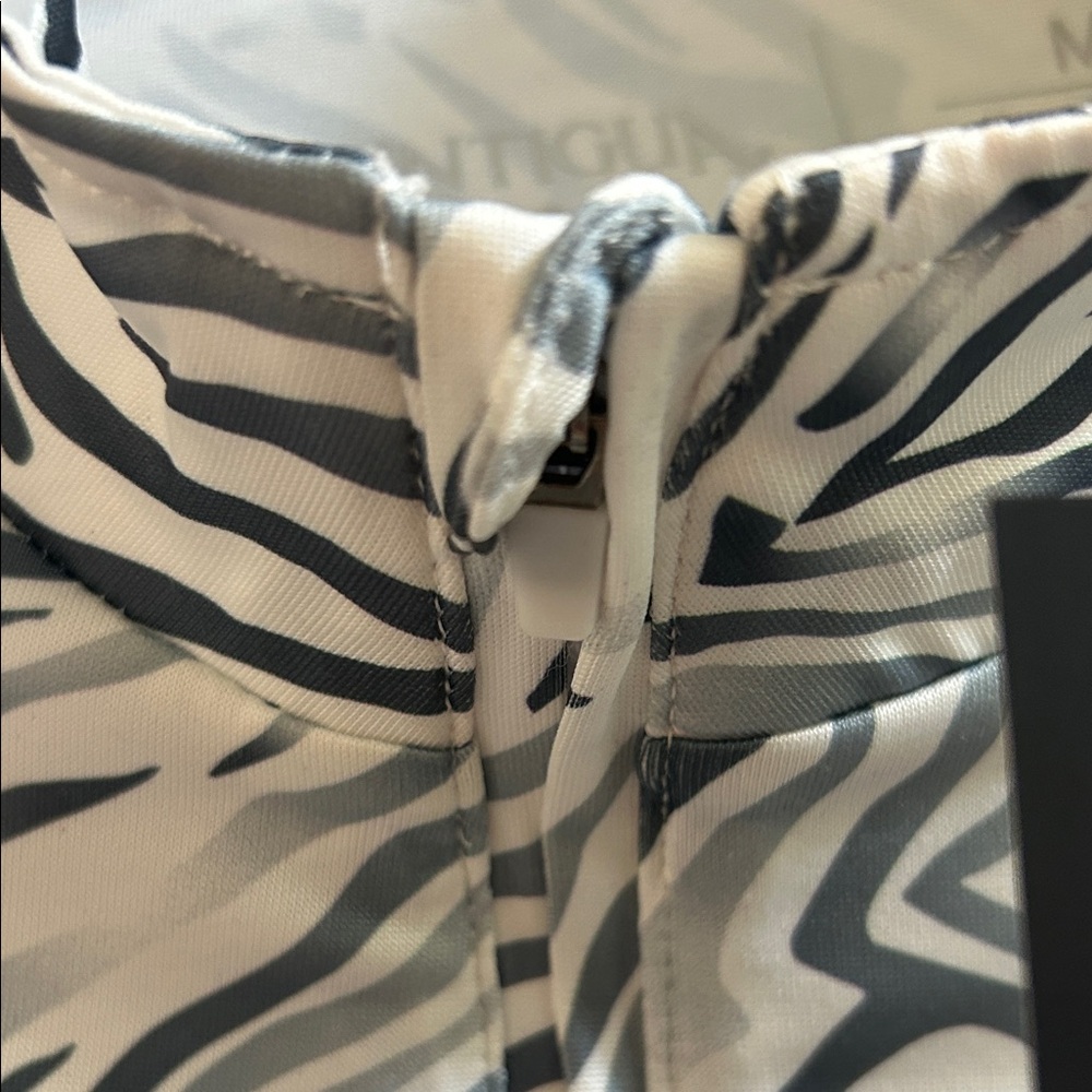 Antigua Zebra Print Long Sleeve 3/4 Zip Top - Picture 4 of 8